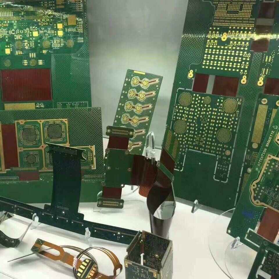 Ӳ